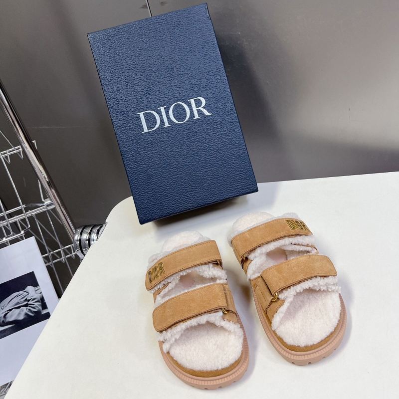 ch**an D*or slippers